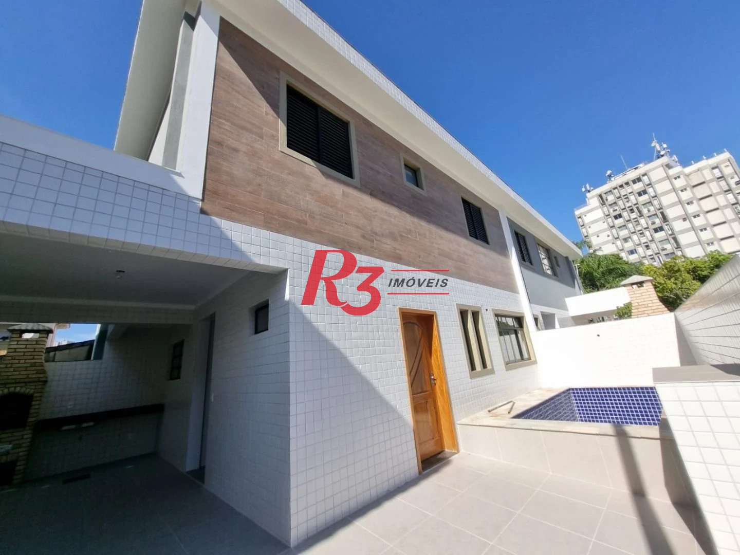 Sobrado de esquina novo com 3 suítes, churrasqueira e  e piscina  à venda, 140 m² na Vila Belmiro, oportunidade!!
