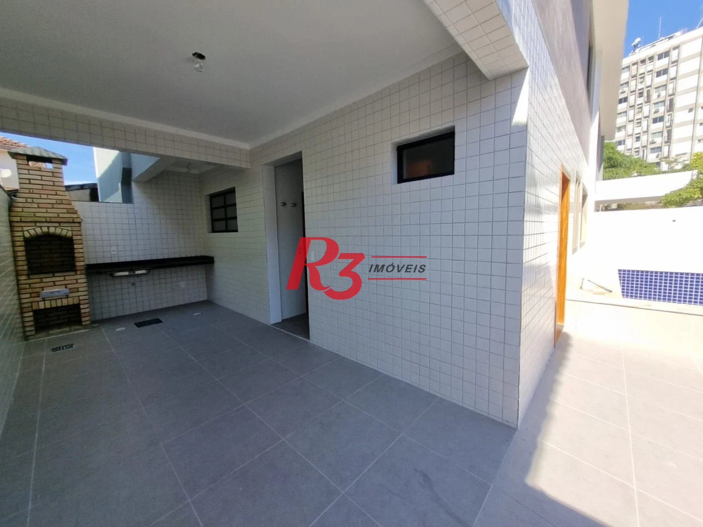 Sobrado de esquina novo com 3 suítes, churrasqueira e  e piscina  à venda, 140 m² na Vila Belmiro, oportunidade!!