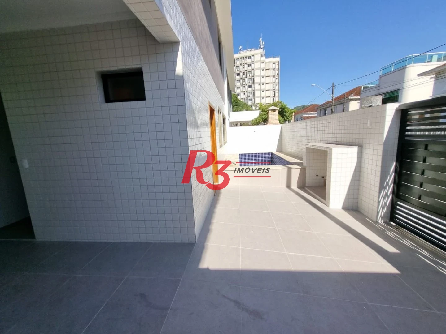 Sobrado de esquina novo com 3 suítes, churrasqueira e  e piscina  à venda, 140 m² na Vila Belmiro, oportunidade!!