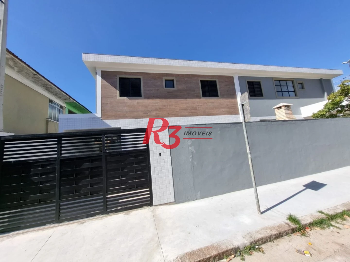 Sobrado de esquina novo com 3 suítes, churrasqueira e  e piscina  à venda, 140 m² na Vila Belmiro, oportunidade!!
