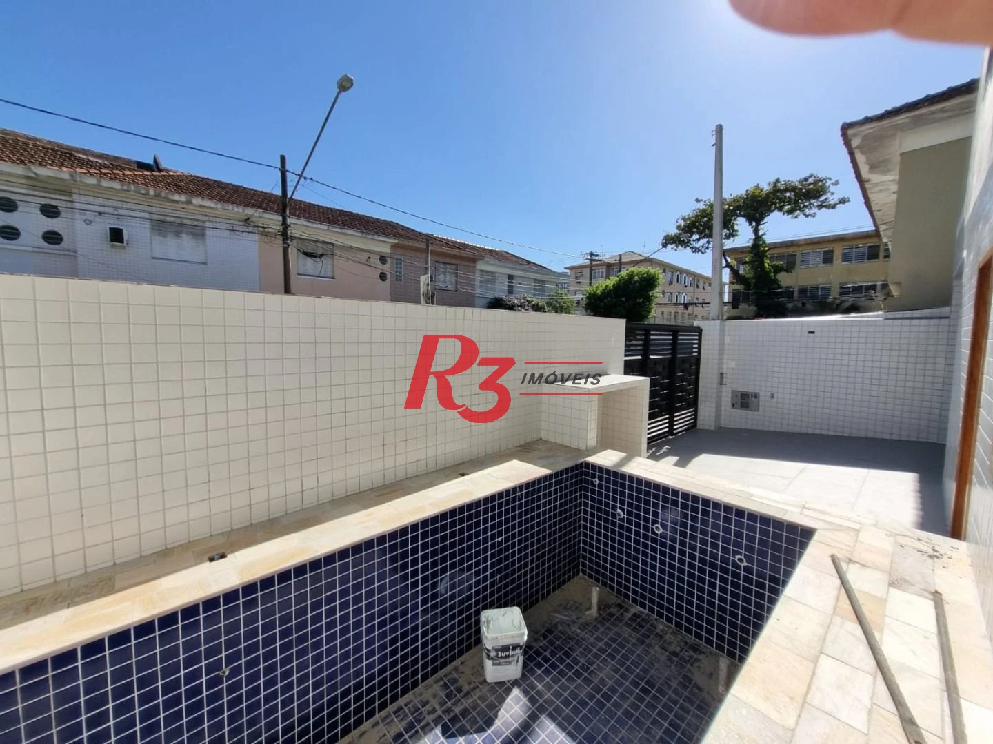 Sobrado de esquina novo com 3 suítes, churrasqueira e  e piscina  à venda, 140 m² na Vila Belmiro, oportunidade!!