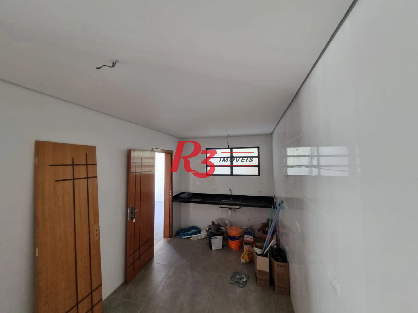 Sobrado de esquina novo com 3 suítes, churrasqueira e  e piscina  à venda, 140 m² na Vila Belmiro, oportunidade!!