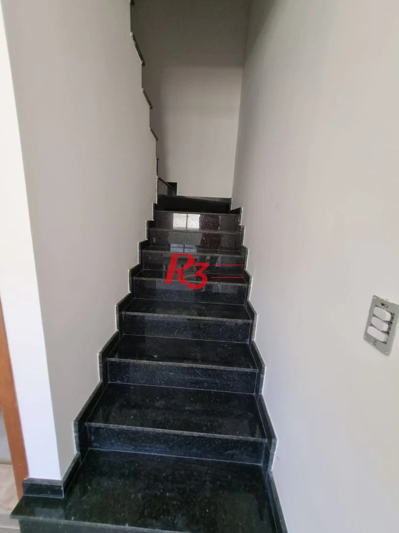 Sobrado de esquina novo com 3 suítes, churrasqueira e  e piscina  à venda, 140 m² na Vila Belmiro, oportunidade!!