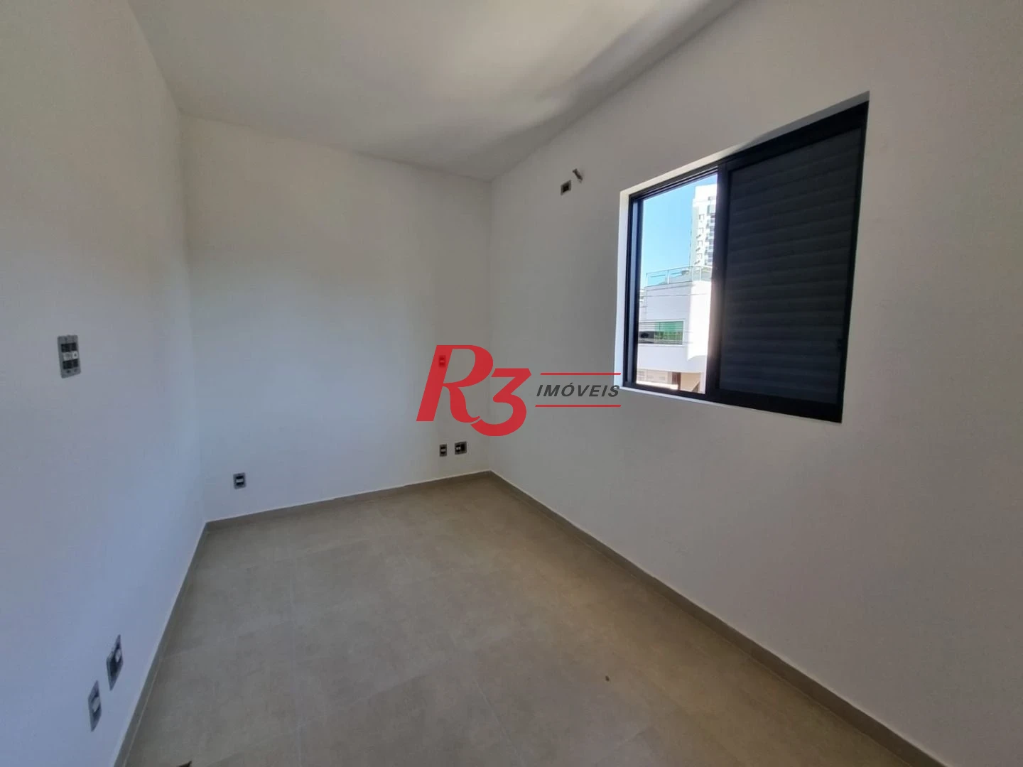 Sobrado de esquina novo com 3 suítes, churrasqueira e  e piscina  à venda, 140 m² na Vila Belmiro, oportunidade!!