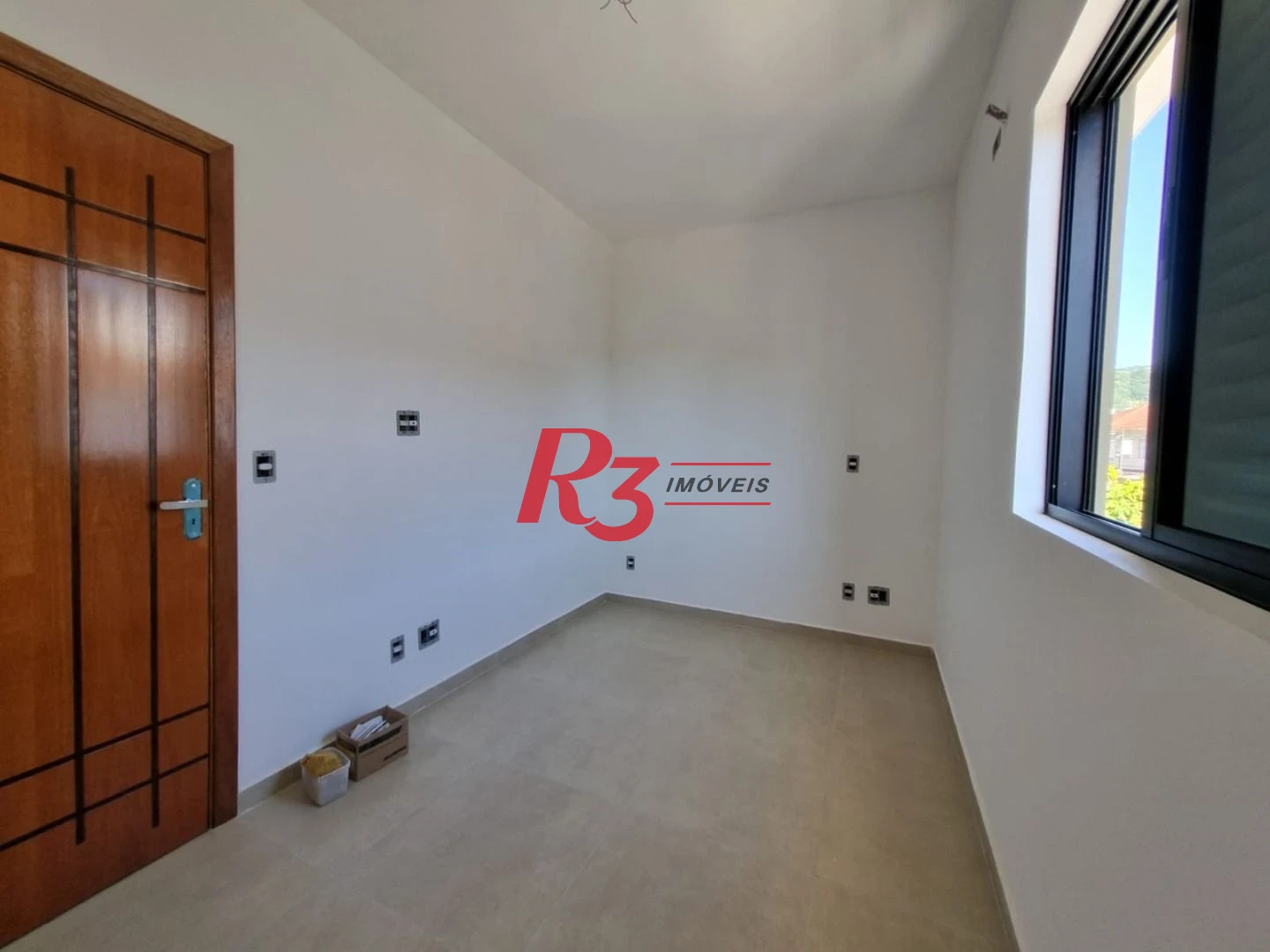 Sobrado de esquina novo com 3 suítes, churrasqueira e  e piscina  à venda, 140 m² na Vila Belmiro, oportunidade!!