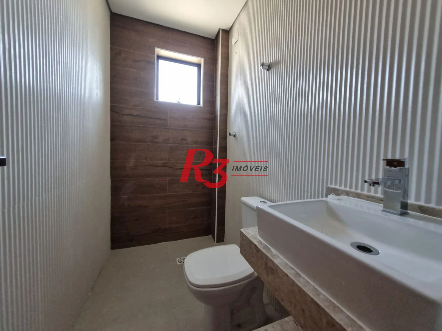 Sobrado de esquina novo com 3 suítes, churrasqueira e  e piscina  à venda, 140 m² na Vila Belmiro, oportunidade!!