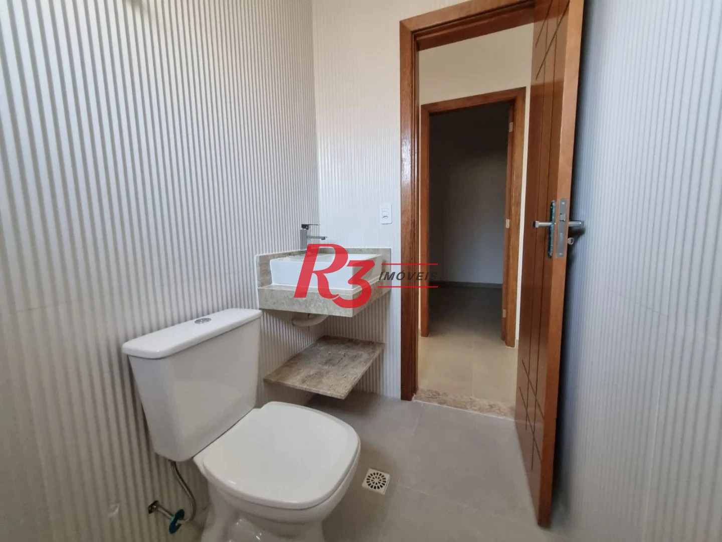 Sobrado de esquina novo com 3 suítes, churrasqueira e  e piscina  à venda, 140 m² na Vila Belmiro, oportunidade!!