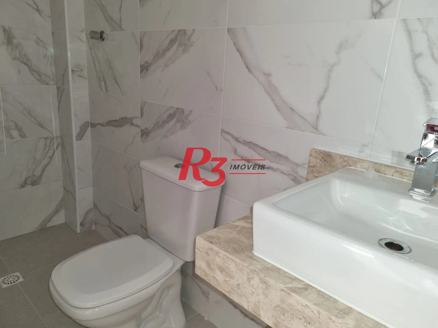Sobrado de esquina novo com 3 suítes, churrasqueira e  e piscina  à venda, 140 m² na Vila Belmiro, oportunidade!!