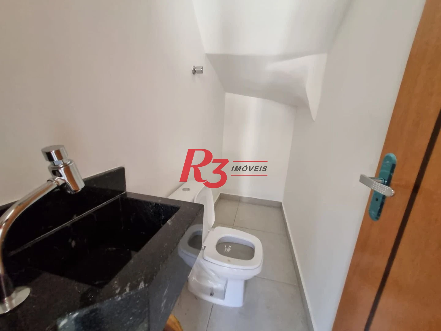 Sobrado de esquina novo com 3 suítes, churrasqueira e  e piscina  à venda, 140 m² na Vila Belmiro, oportunidade!!