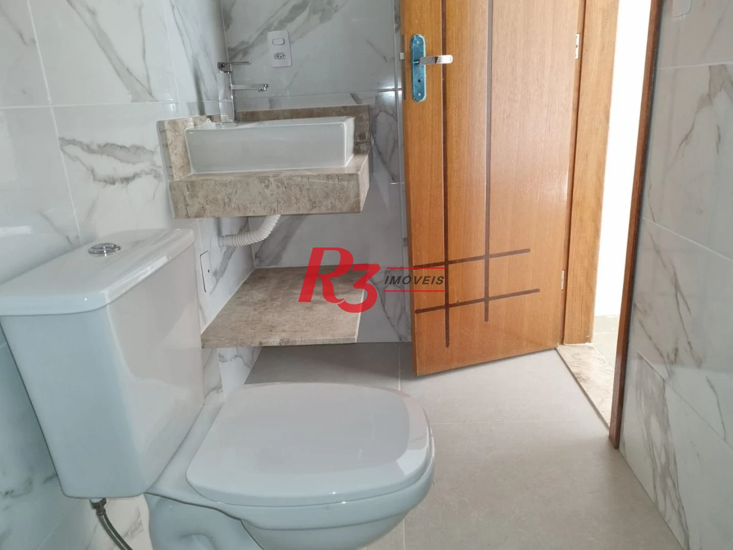 Sobrado de esquina novo com 3 suítes, churrasqueira e  e piscina  à venda, 140 m² na Vila Belmiro, oportunidade!!