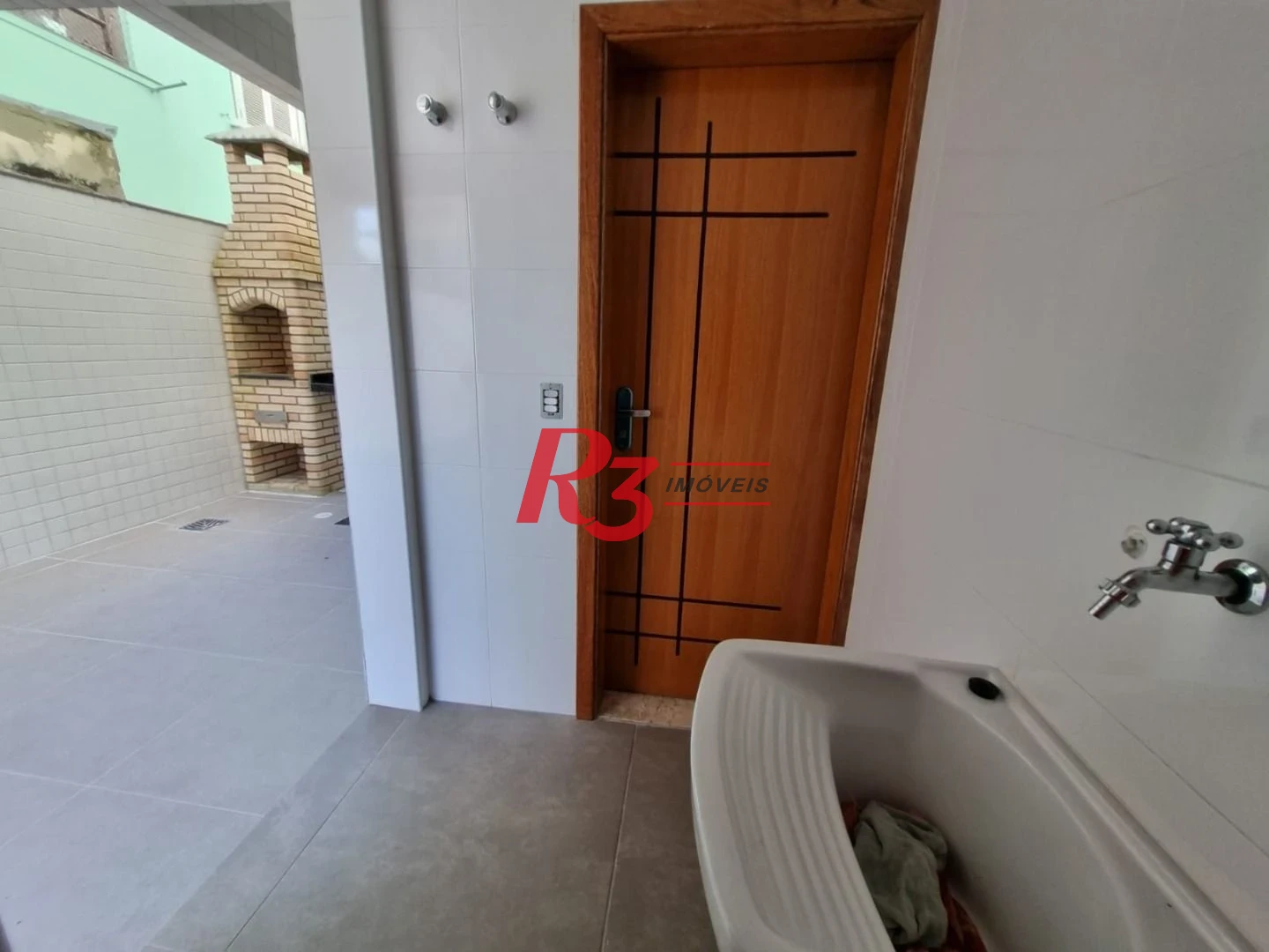 Sobrado de esquina novo com 3 suítes, churrasqueira e  e piscina  à venda, 140 m² na Vila Belmiro, oportunidade!!