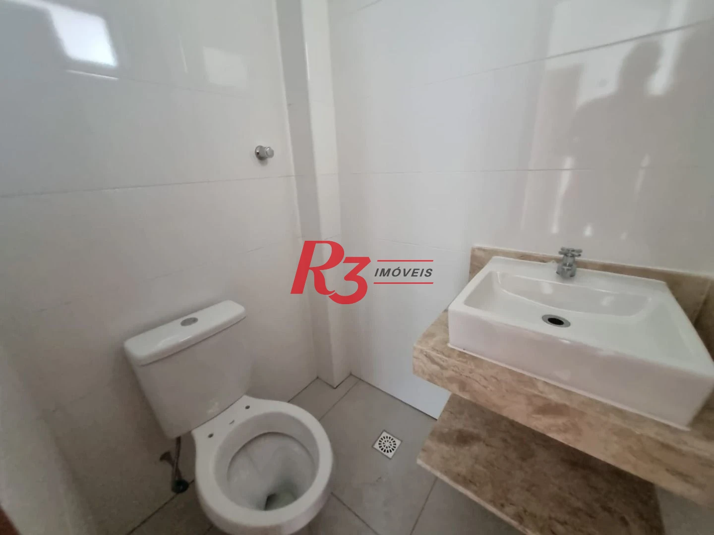 Sobrado de esquina novo com 3 suítes, churrasqueira e  e piscina  à venda, 140 m² na Vila Belmiro, oportunidade!!