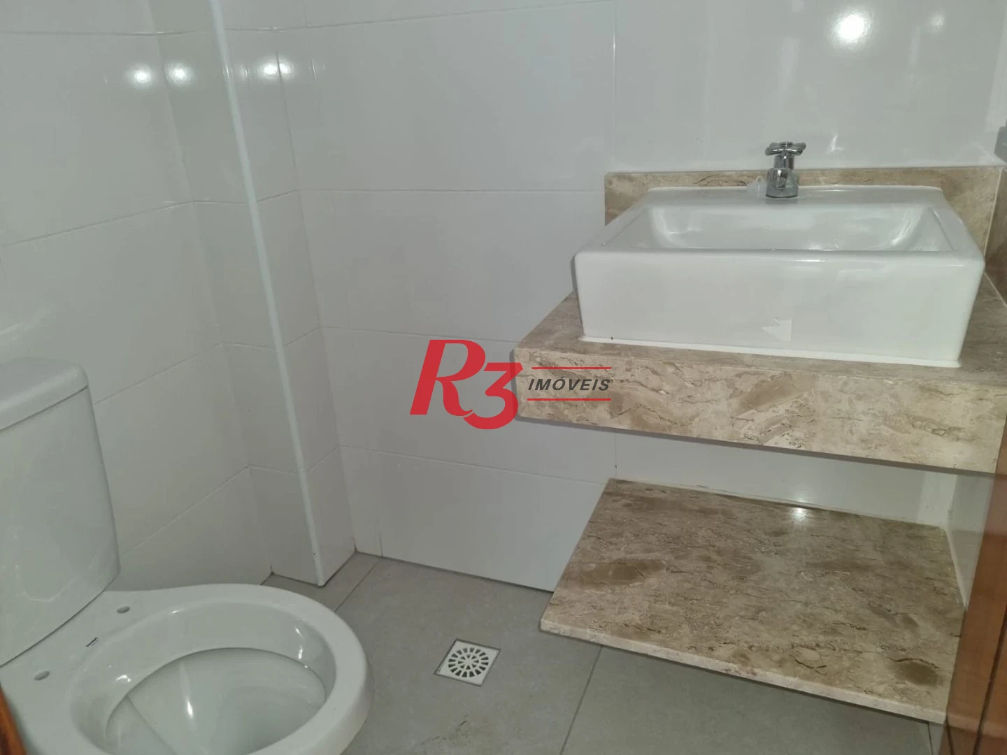 Sobrado de esquina novo com 3 suítes, churrasqueira e  e piscina  à venda, 140 m² na Vila Belmiro, oportunidade!!