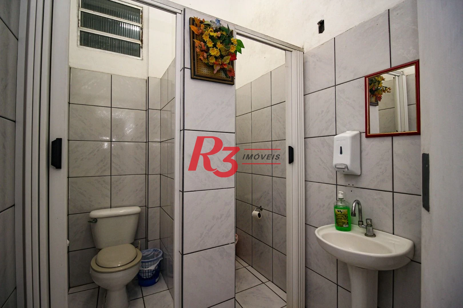 Sobrado com 3 dormitórios à venda, 248 m² por R$ 700.000,00 - Vila Matias - Santos/SP
