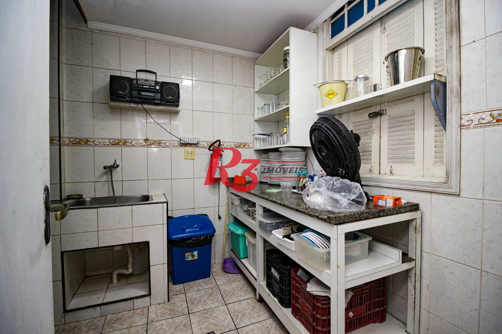 Sobrado com 3 dormitórios à venda, 248 m² por R$ 700.000,00 - Vila Matias - Santos/SP