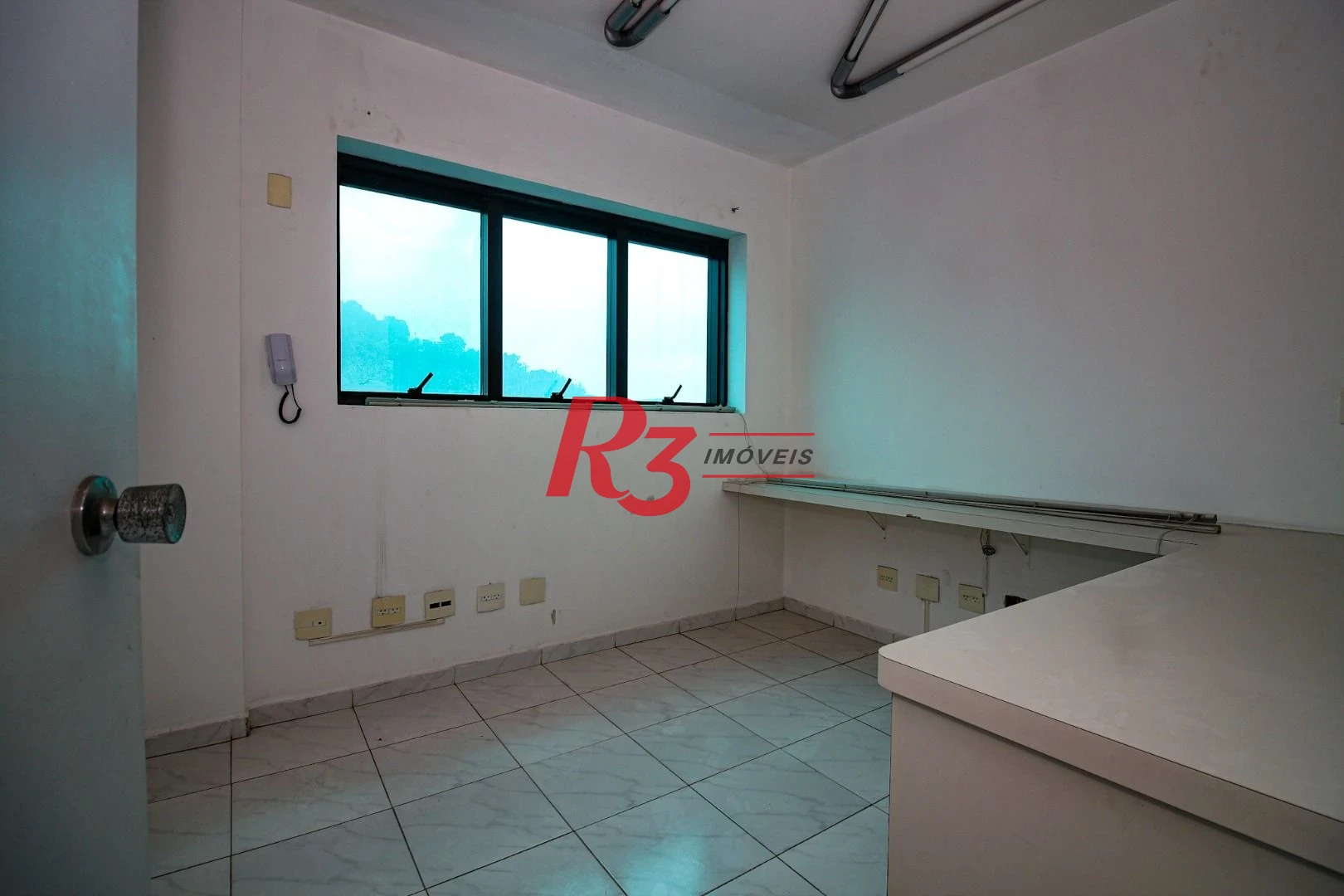 Sala para alugar, 115 m² por R$ 4.400/pacote mensal - Vila Mathias - Santos/SP