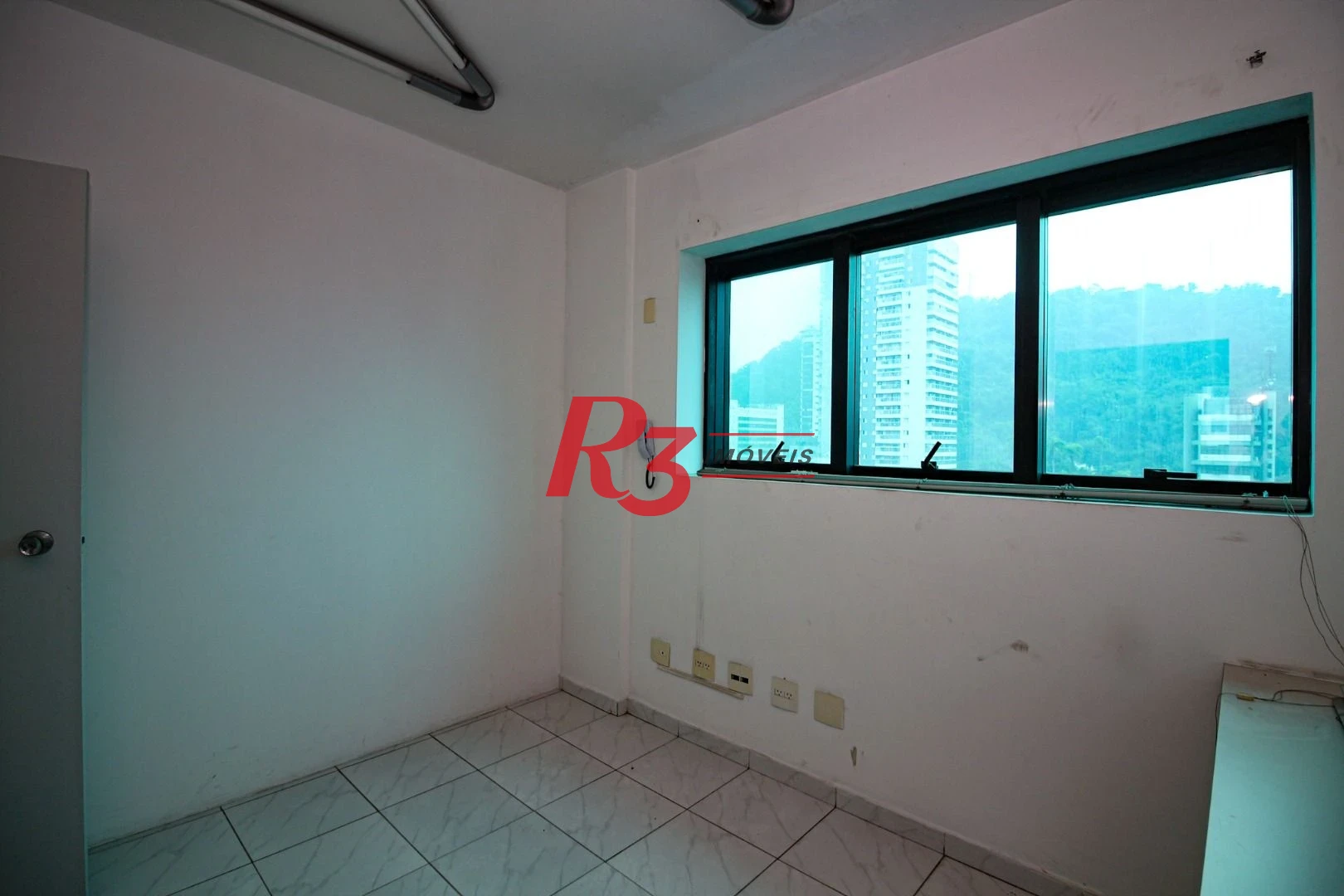 Sala para alugar, 115 m² por R$ 4.400/pacote mensal - Vila Mathias - Santos/SP