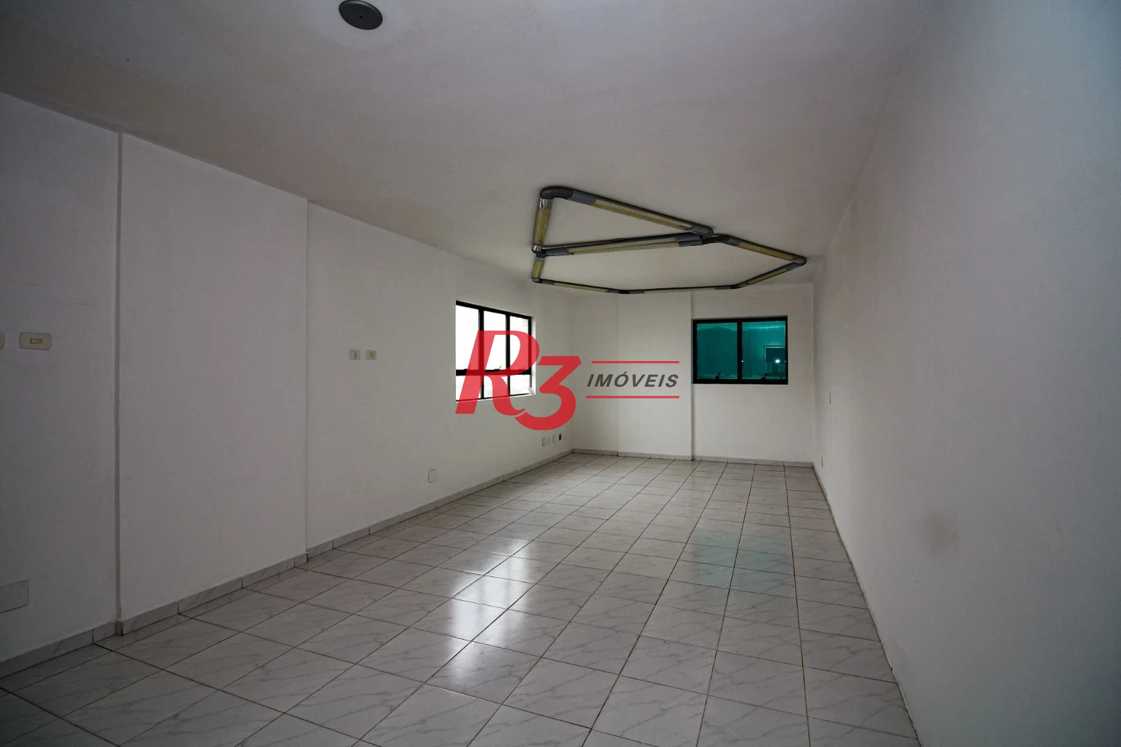 Sala para alugar, 115 m² por R$ 4.400/pacote mensal - Vila Mathias - Santos/SP