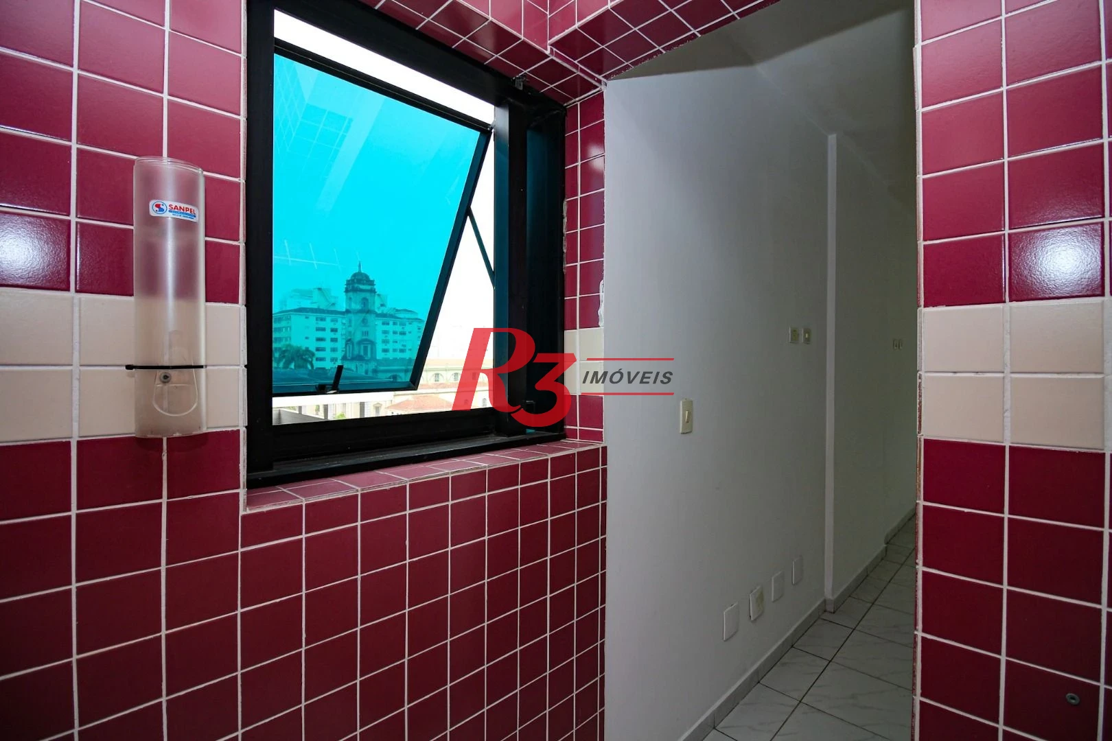 Sala para alugar, 115 m² por R$ 4.400/pacote mensal - Vila Mathias - Santos/SP