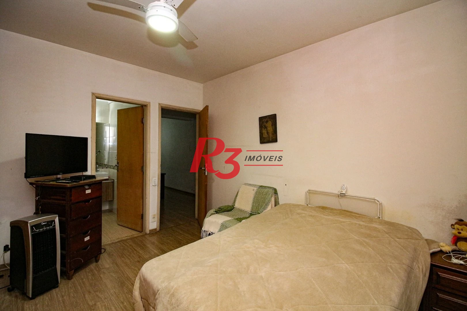 Oportunidade na Vila Rica em Santos, 347 m², 4 quartos, 2 suítes, 2 vagas, condição muito especial, local nobre!