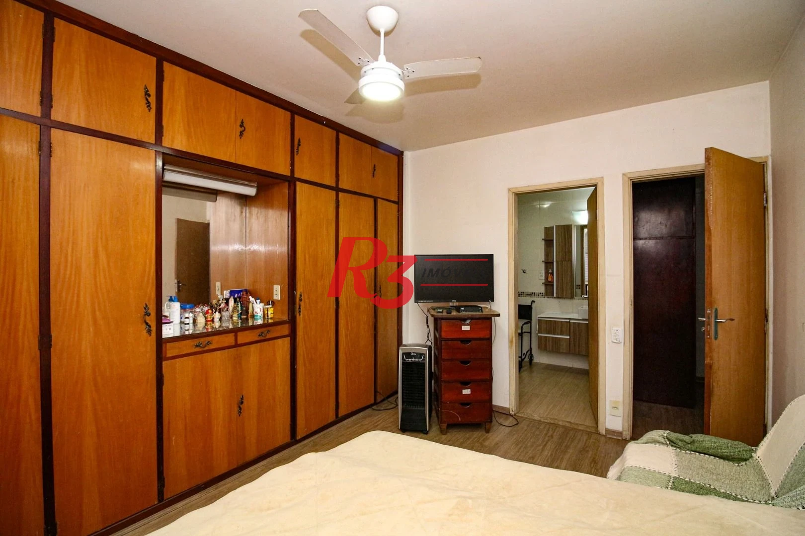 Oportunidade na Vila Rica em Santos, 347 m², 4 quartos, 2 suítes, 2 vagas, condição muito especial, local nobre!