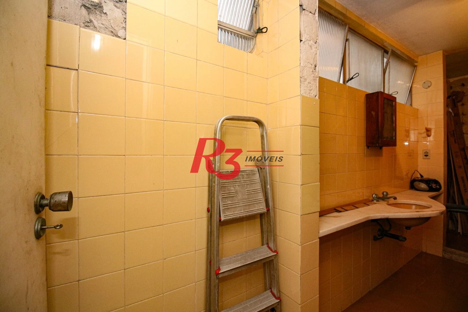Oportunidade na Vila Rica em Santos, 347 m², 4 quartos, 2 suítes, 2 vagas, condição muito especial, local nobre!