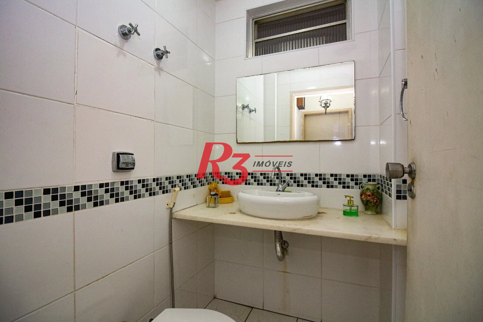 Oportunidade na Vila Rica em Santos, 347 m², 4 quartos, 2 suítes, 2 vagas, condição muito especial, local nobre!
