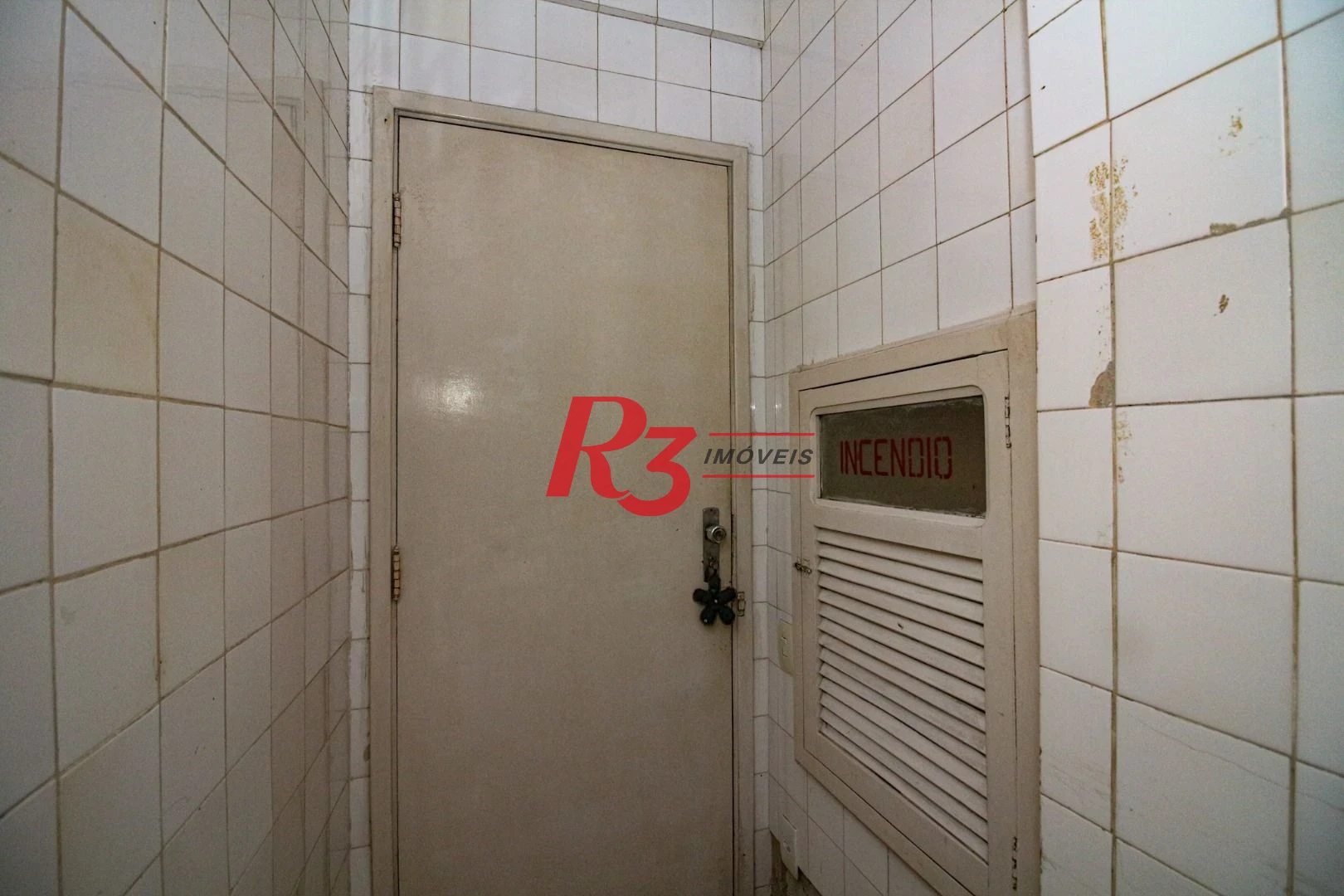 Oportunidade na Vila Rica em Santos, 347 m², 4 quartos, 2 suítes, 2 vagas, condição muito especial, local nobre!