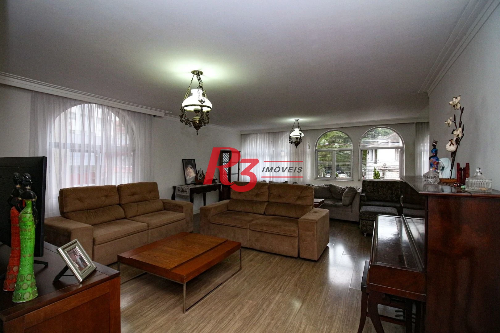 Oportunidade na Vila Rica em Santos, 347 m², 4 quartos, 2 suítes, 2 vagas, condição muito especial, local nobre!