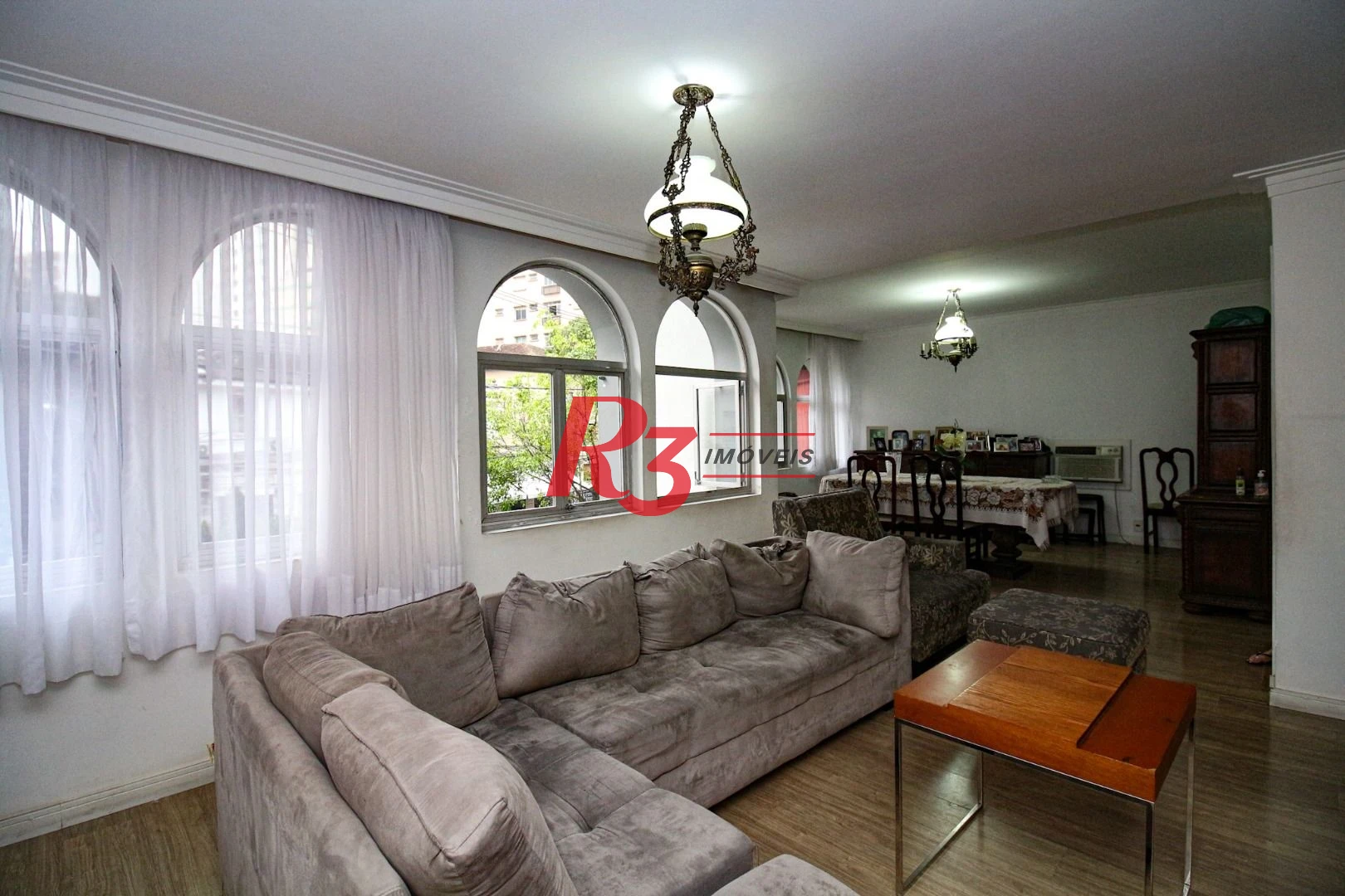 Oportunidade na Vila Rica em Santos, 347 m², 4 quartos, 2 suítes, 2 vagas, condição muito especial, local nobre!
