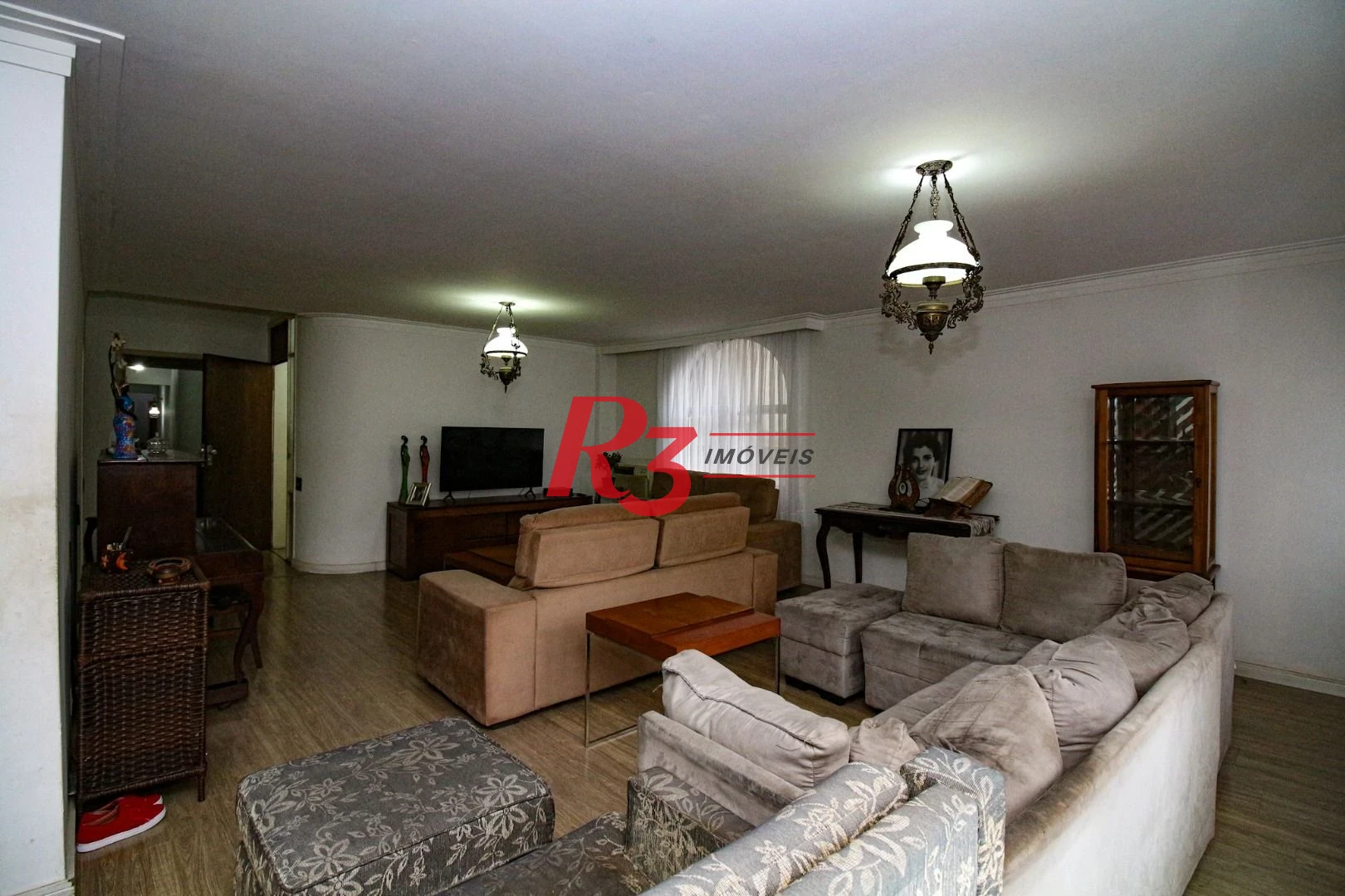 Oportunidade na Vila Rica em Santos, 347 m², 4 quartos, 2 suítes, 2 vagas, condição muito especial, local nobre!
