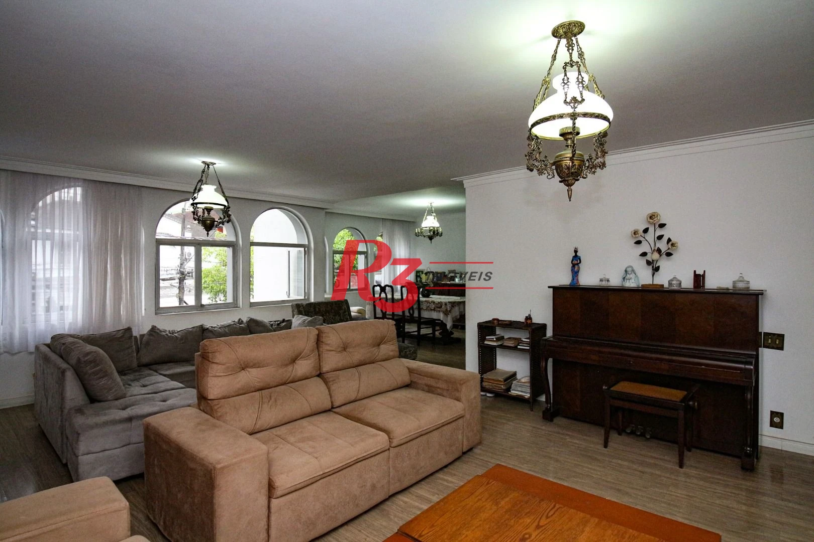 Oportunidade na Vila Rica em Santos, 347 m², 4 quartos, 2 suítes, 2 vagas, condição muito especial, local nobre!