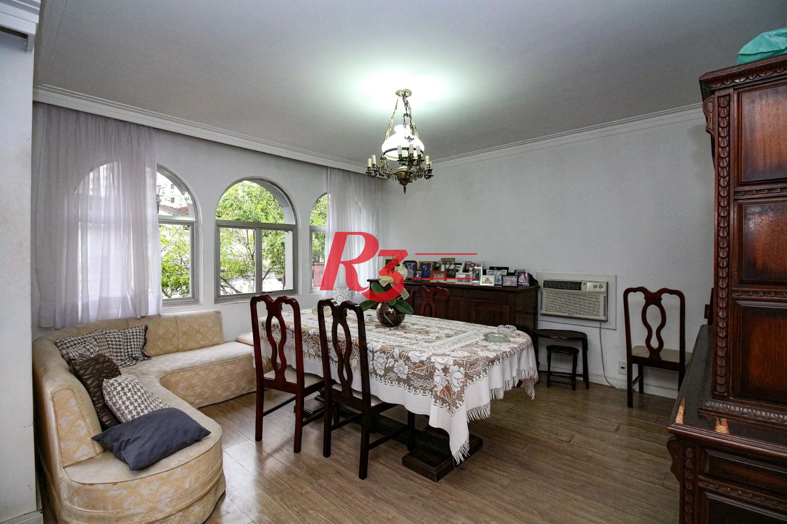 Oportunidade na Vila Rica em Santos, 347 m², 4 quartos, 2 suítes, 2 vagas, condição muito especial, local nobre!
