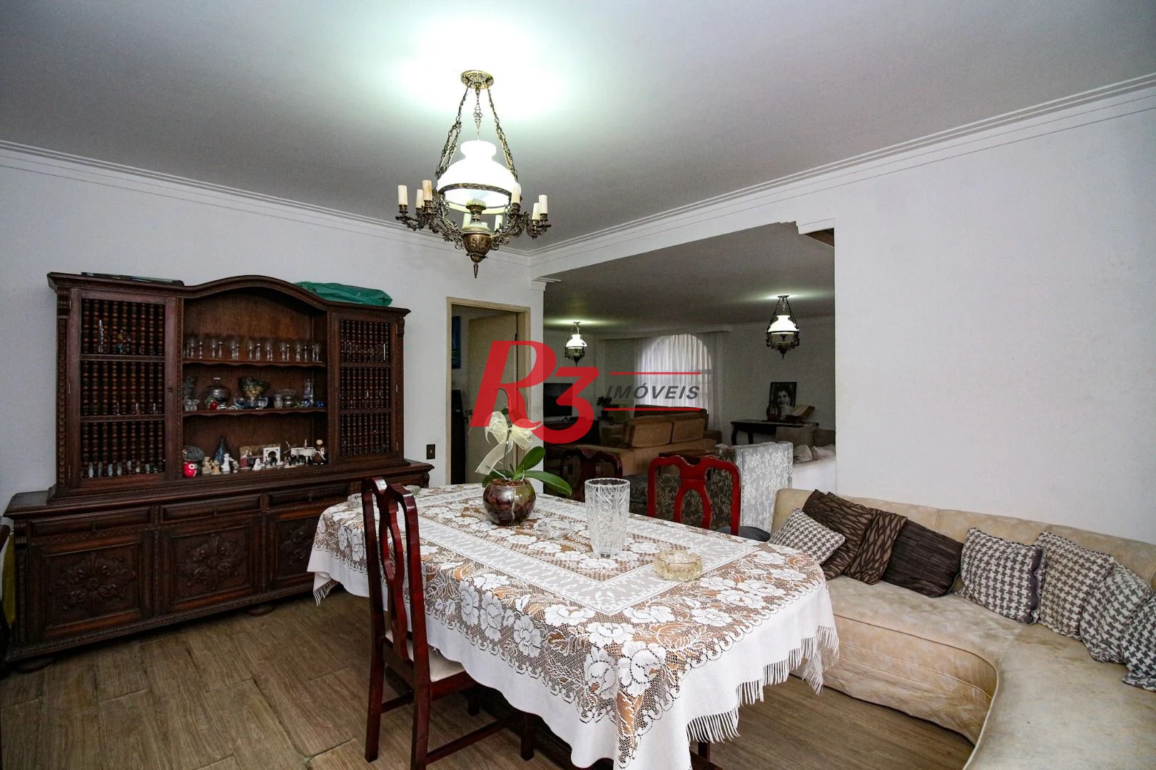 Oportunidade na Vila Rica em Santos, 347 m², 4 quartos, 2 suítes, 2 vagas, condição muito especial, local nobre!