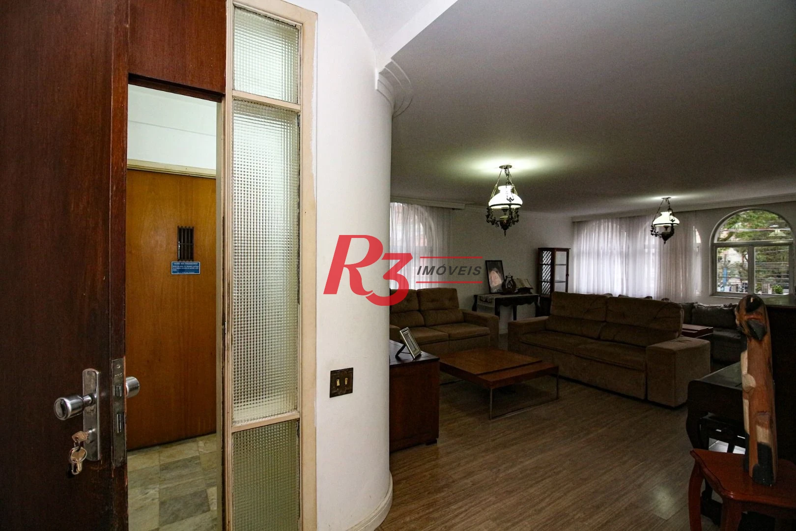 Oportunidade na Vila Rica em Santos, 347 m², 4 quartos, 2 suítes, 2 vagas, condição muito especial, local nobre!