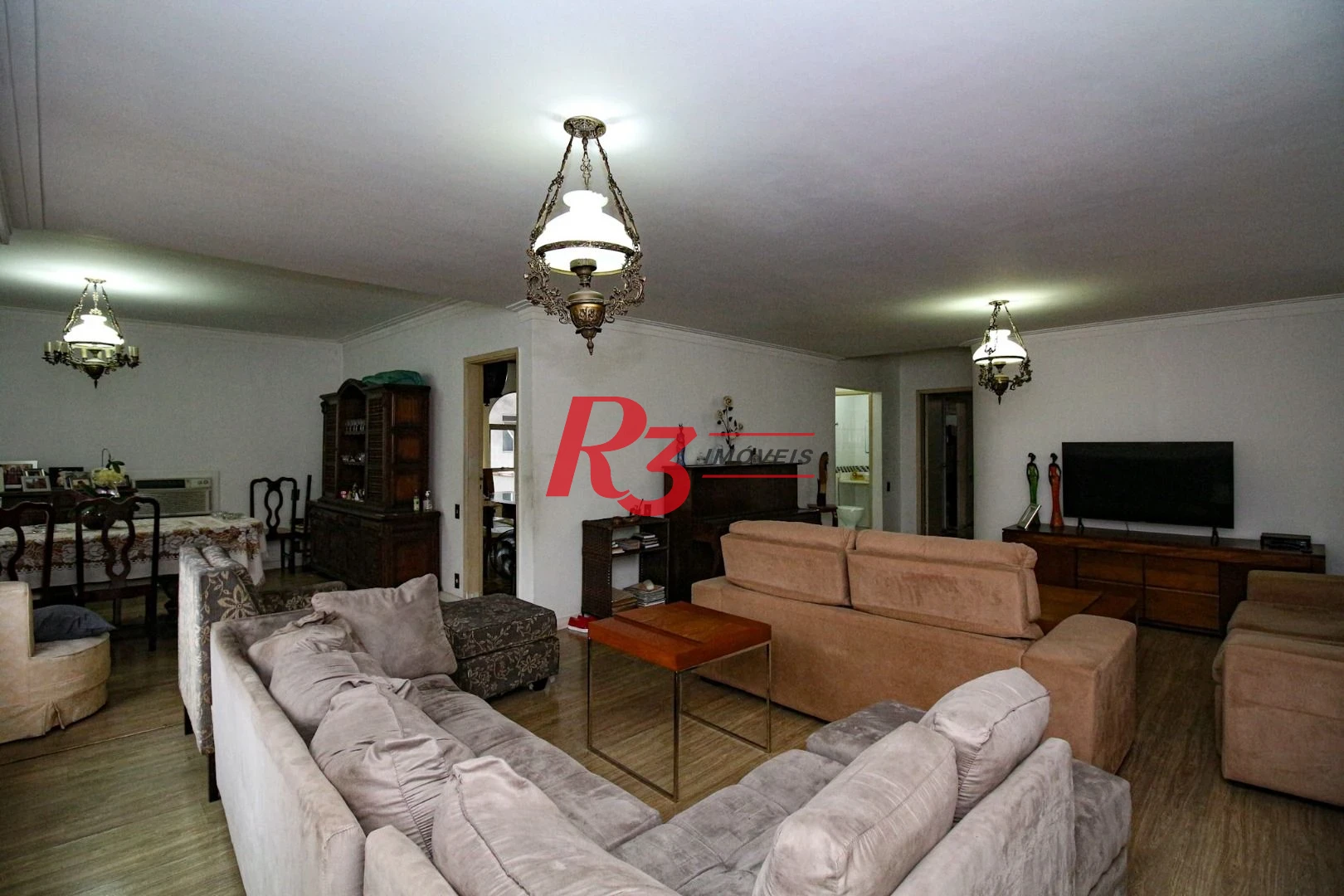 Oportunidade na Vila Rica em Santos, 347 m², 4 quartos, 2 suítes, 2 vagas, condição muito especial, local nobre!