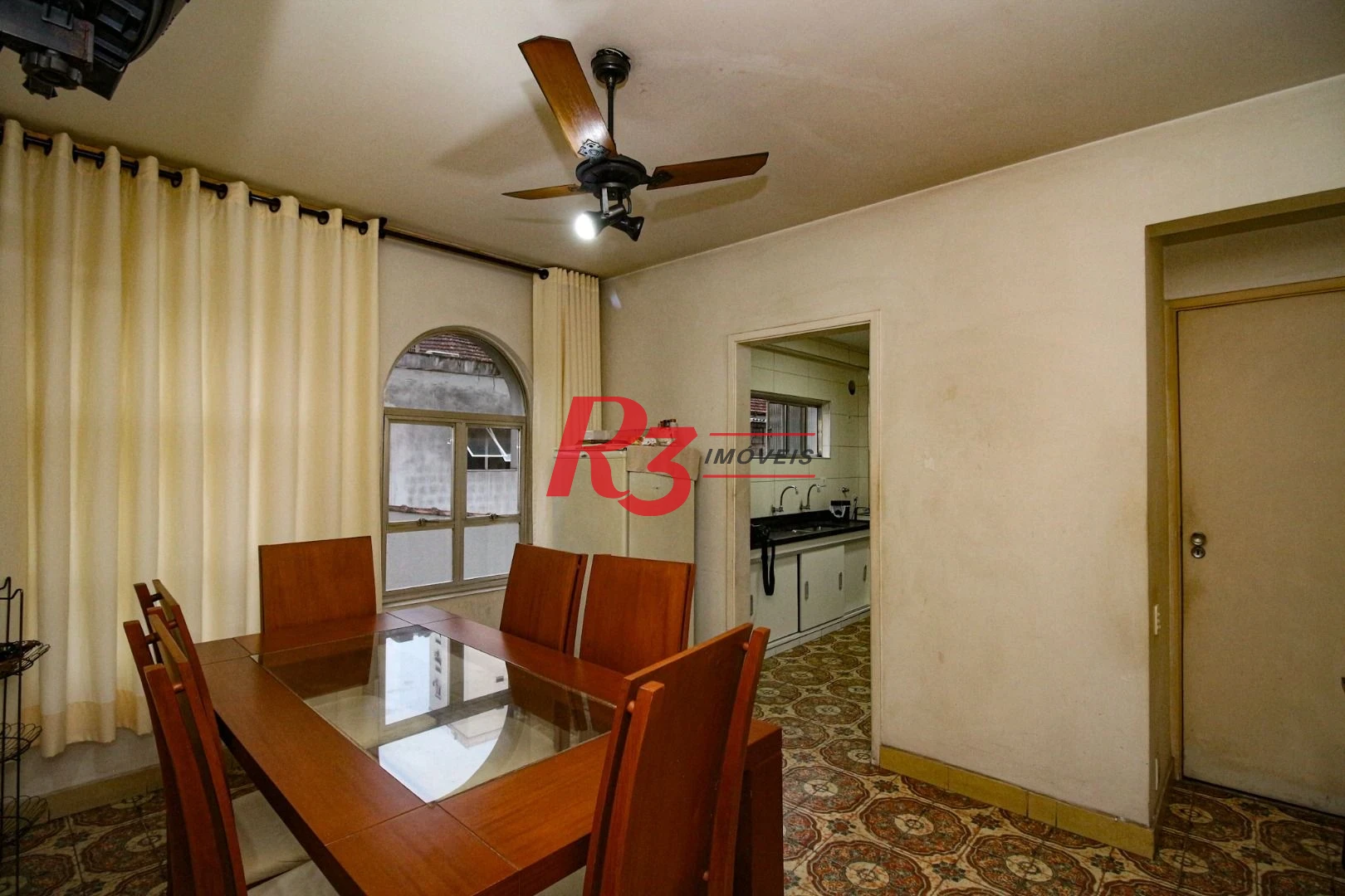 Oportunidade na Vila Rica em Santos, 347 m², 4 quartos, 2 suítes, 2 vagas, condição muito especial, local nobre!