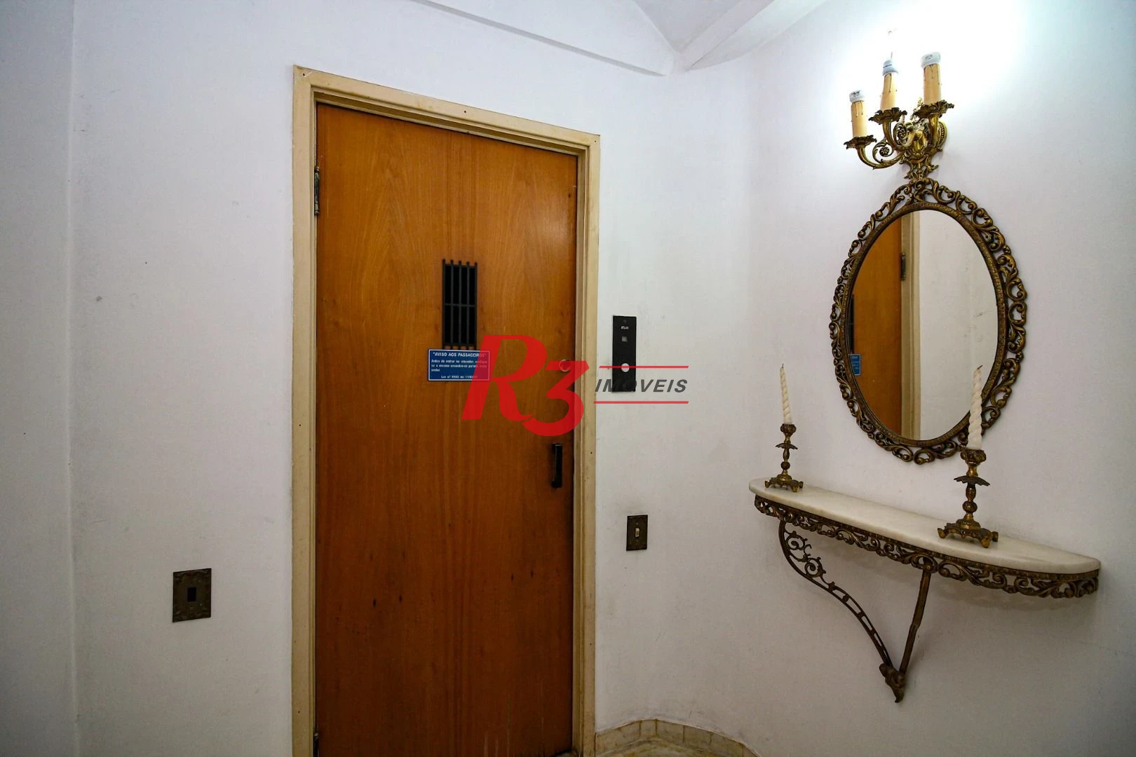 Oportunidade na Vila Rica em Santos, 347 m², 4 quartos, 2 suítes, 2 vagas, condição muito especial, local nobre!