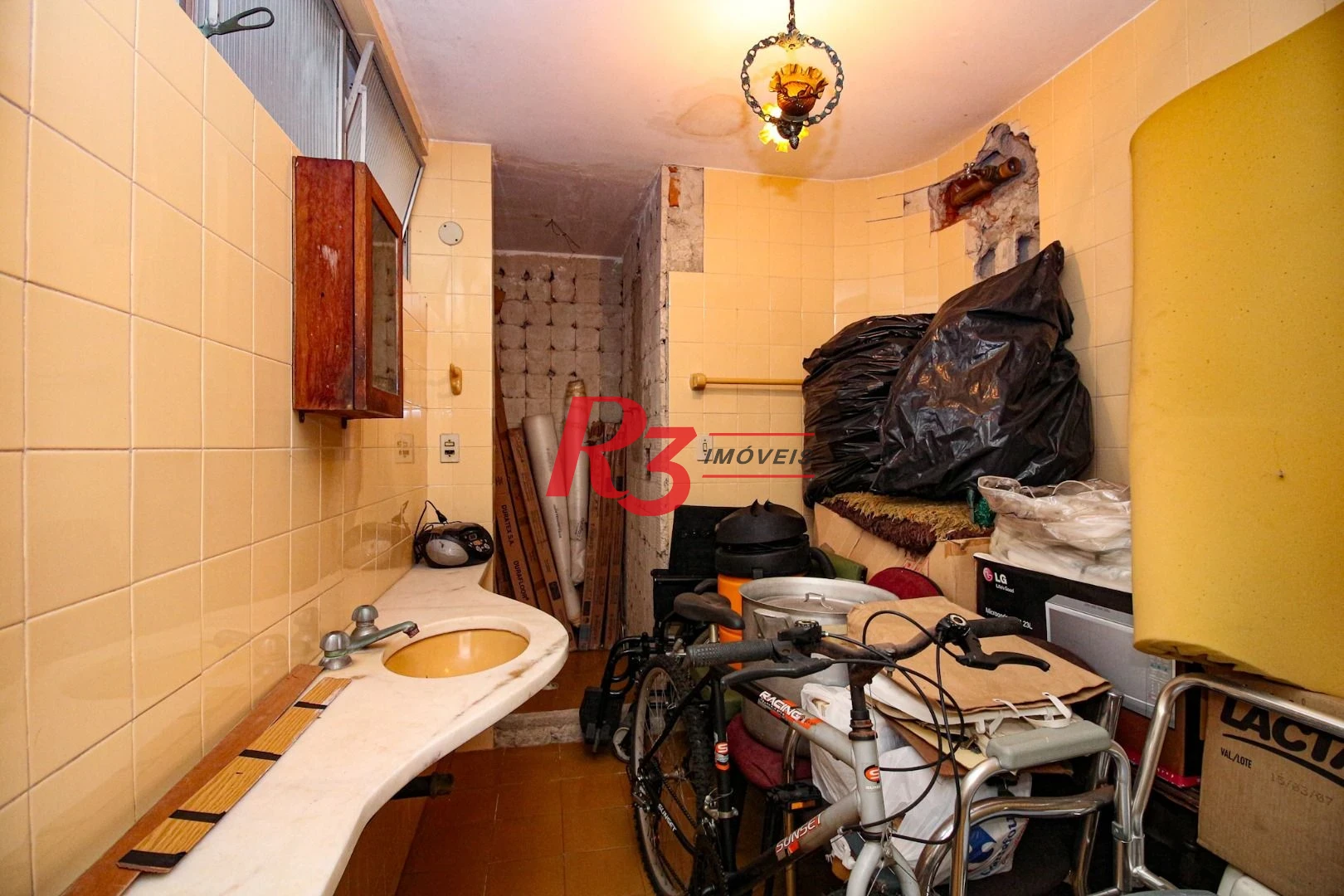 Oportunidade na Vila Rica em Santos, 347 m², 4 quartos, 2 suítes, 2 vagas, condição muito especial, local nobre!