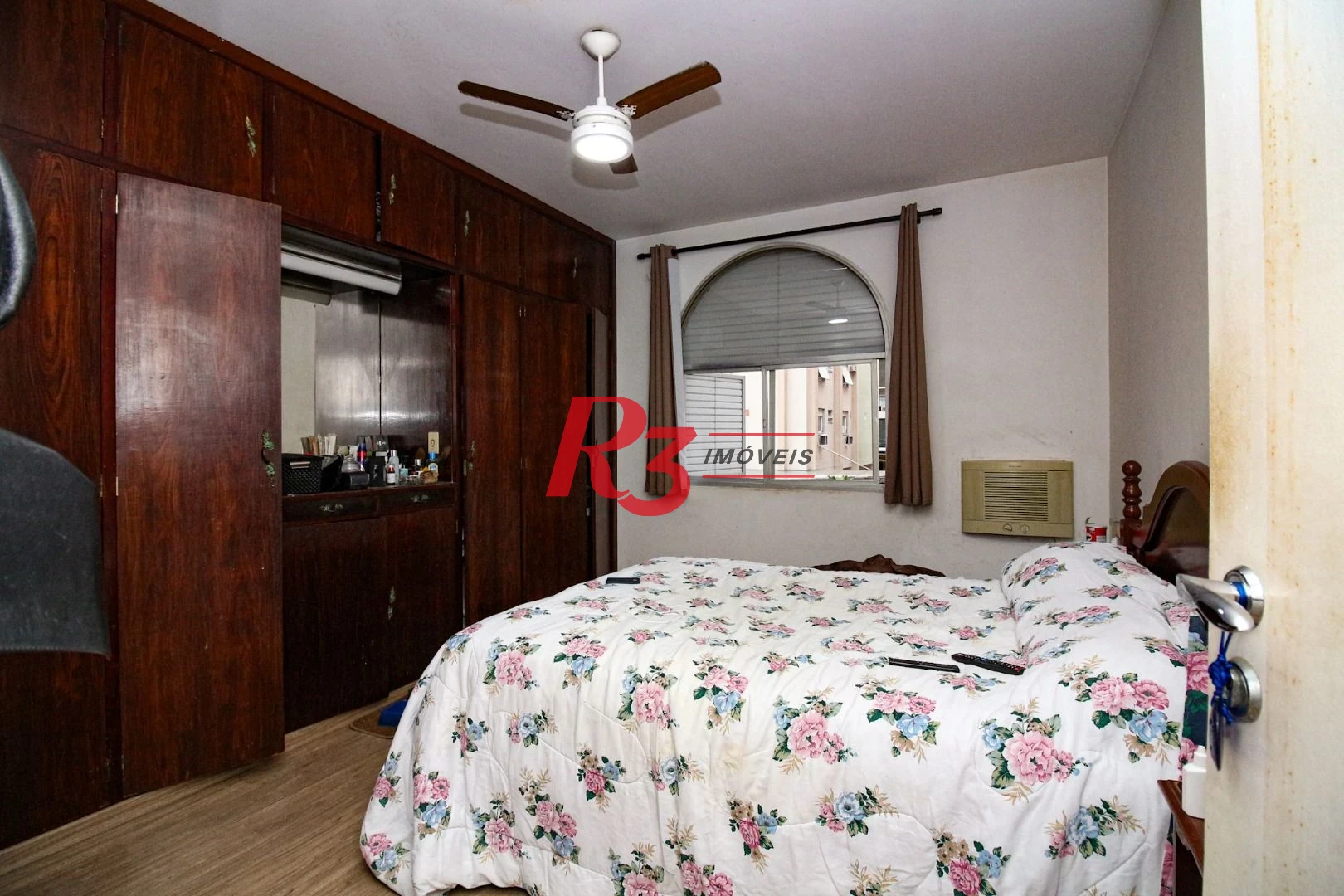 Oportunidade na Vila Rica em Santos, 347 m², 4 quartos, 2 suítes, 2 vagas, condição muito especial, local nobre!