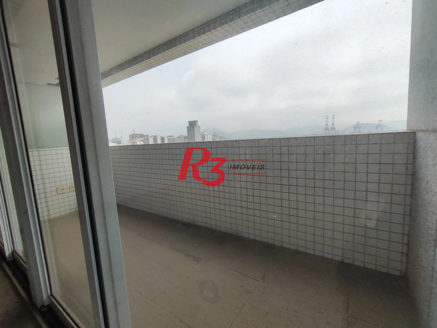 R3 REAL ESTATE VENDE OU  ALUGA! Sala, 150 m² - venda por R$ 1.400.000 ou aluguel por R$ 8.000/mês - Centro - Santos/SP