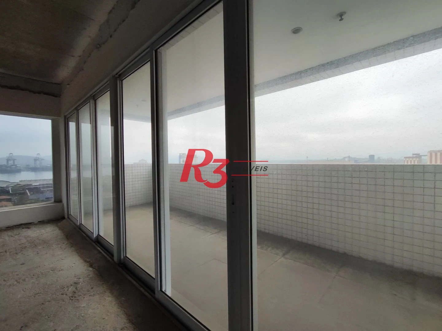 R3 REAL ESTATE VENDE OU  ALUGA! Sala, 150 m² - venda por R$ 1.400.000 ou aluguel por R$ 8.000/mês - Centro - Santos/SP
