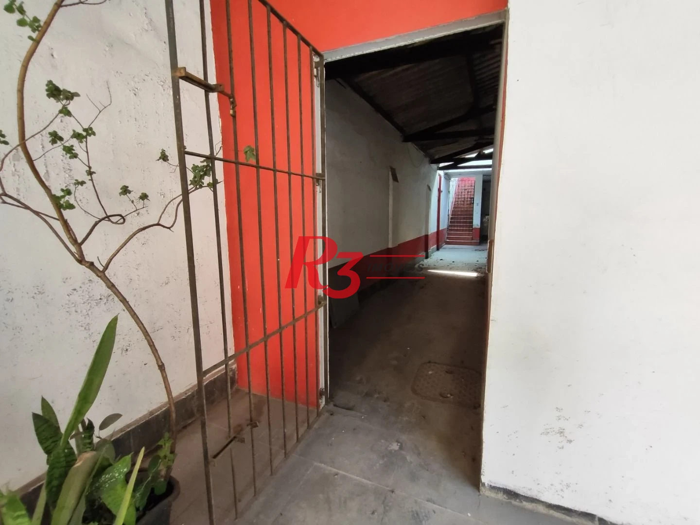 R3 REAL ESTATE ALUGA PARA FINS COMERCIAIS! Sobrado com 1864 m² por R$ 45.000/mês - Paquetá - Santos/SP