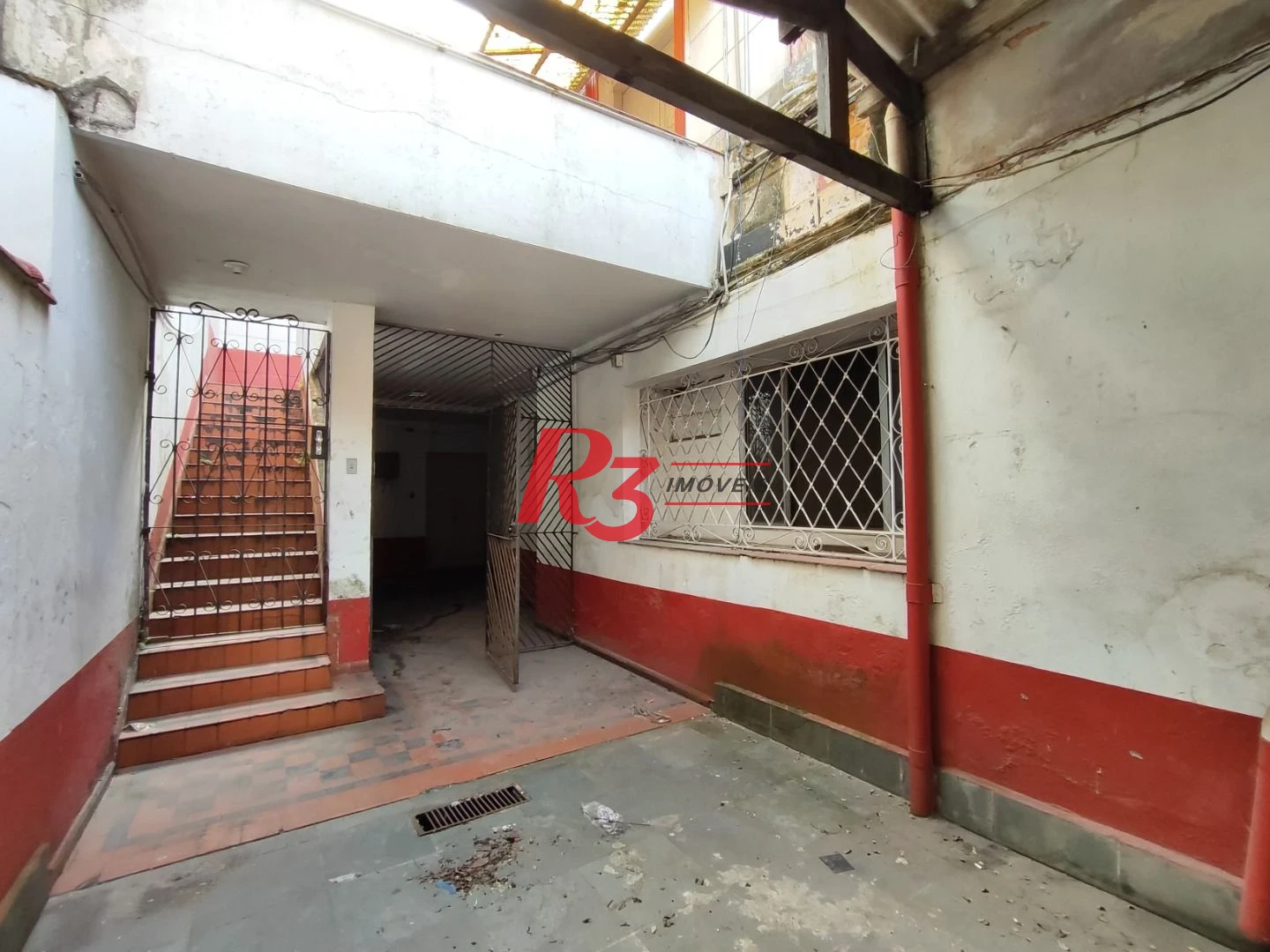 R3 REAL ESTATE ALUGA PARA FINS COMERCIAIS! Sobrado com 1864 m² por R$ 45.000/mês - Paquetá - Santos/SP