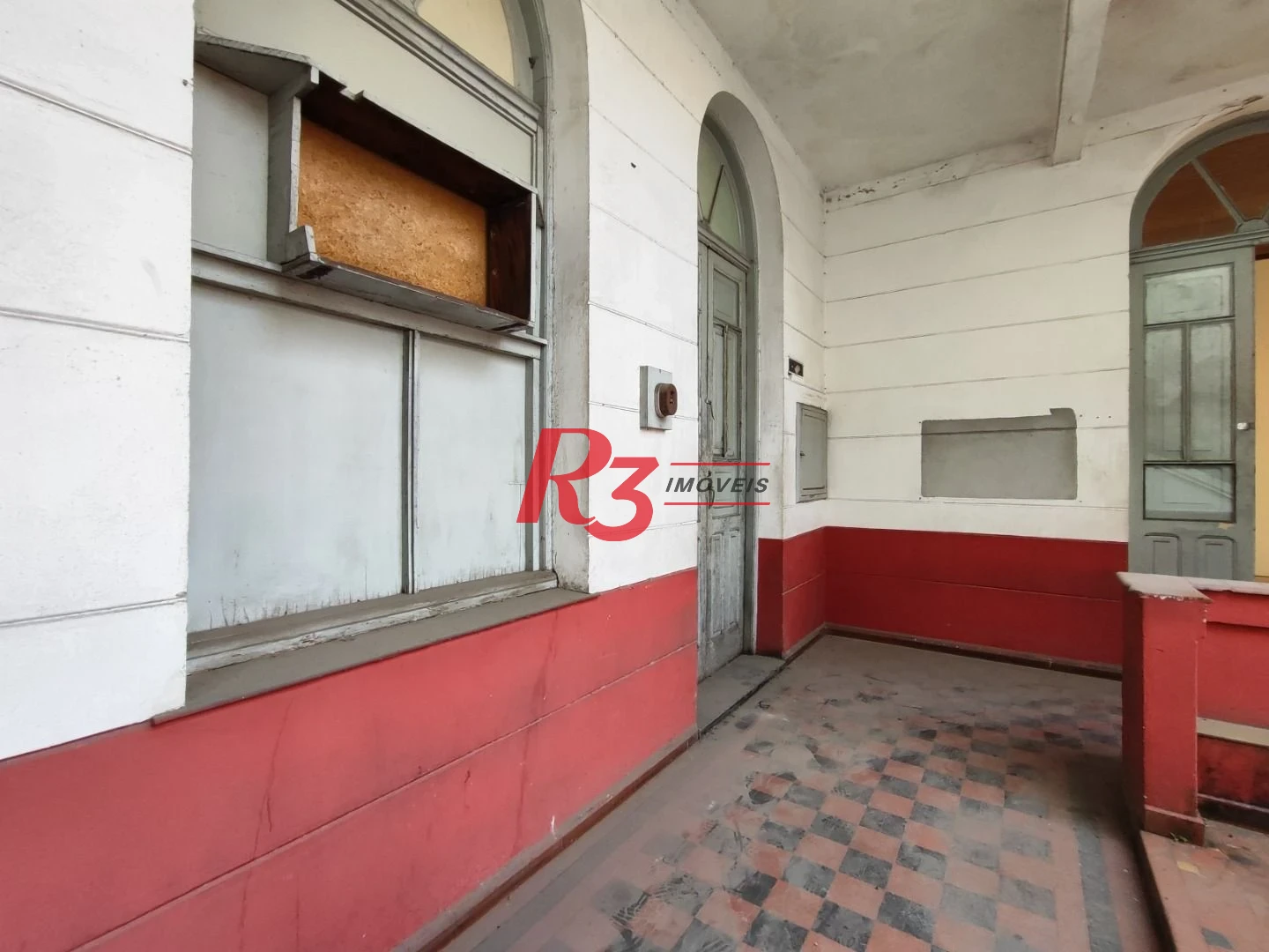 R3 REAL ESTATE ALUGA PARA FINS COMERCIAIS! Sobrado com 1864 m² por R$ 45.000/mês - Paquetá - Santos/SP