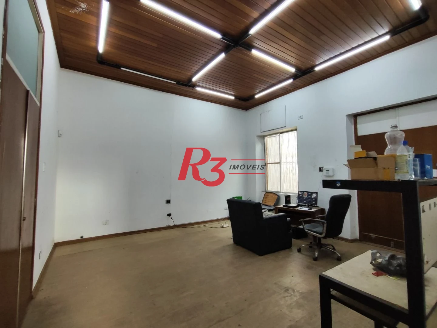 R3 REAL ESTATE ALUGA PARA FINS COMERCIAIS! Sobrado com 1864 m² por R$ 45.000/mês - Paquetá - Santos/SP