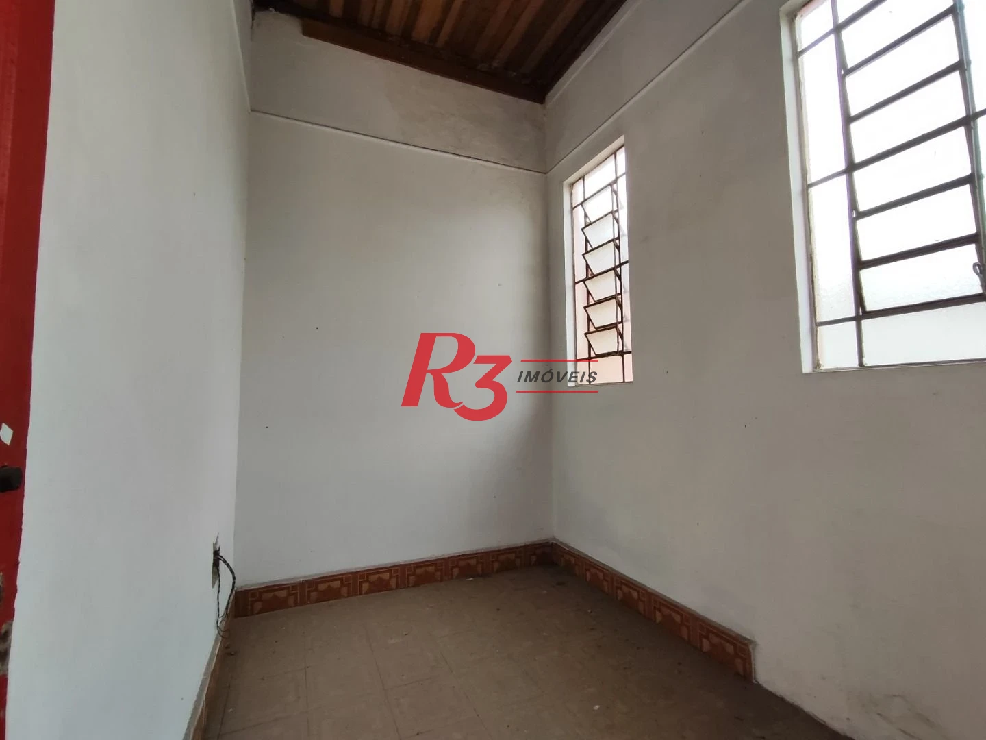 R3 REAL ESTATE ALUGA PARA FINS COMERCIAIS! Sobrado com 1864 m² por R$ 45.000/mês - Paquetá - Santos/SP