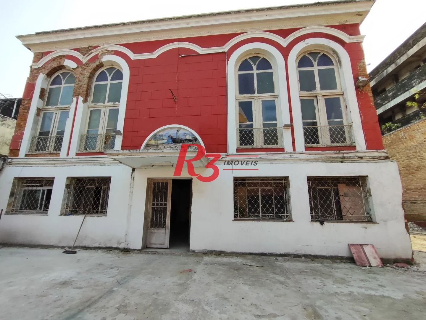 R3 REAL ESTATE ALUGA PARA FINS COMERCIAIS! Sobrado com 1864 m² por R$ 45.000/mês - Paquetá - Santos/SP