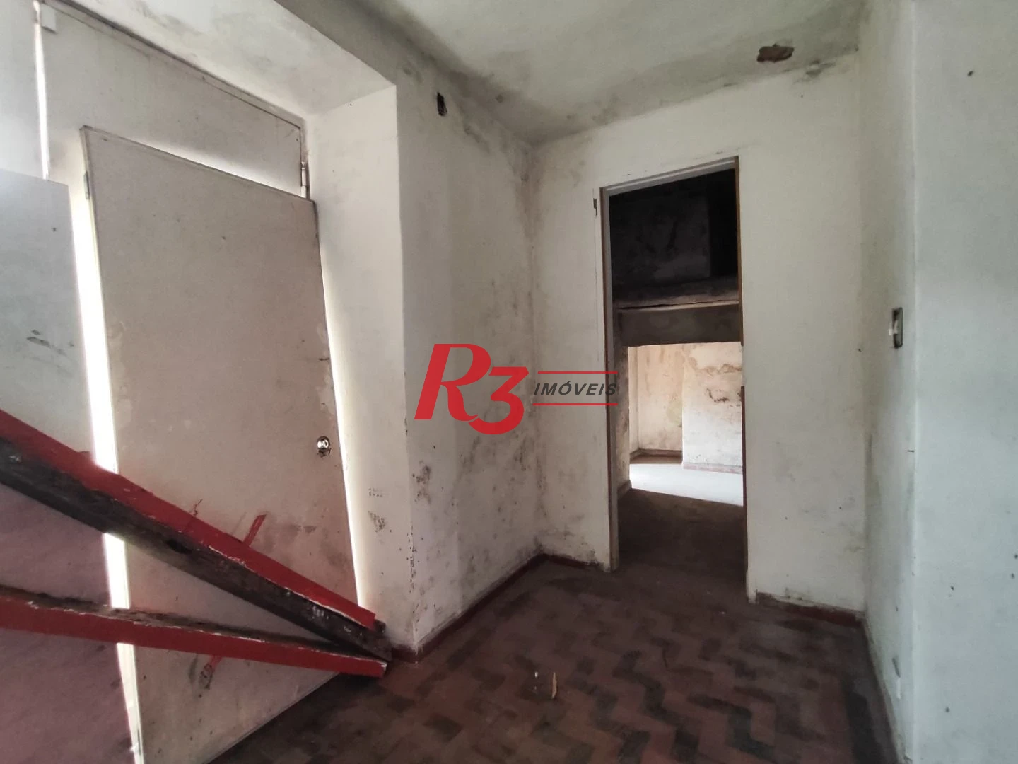 R3 REAL ESTATE ALUGA PARA FINS COMERCIAIS! Sobrado com 1864 m² por R$ 45.000/mês - Paquetá - Santos/SP
