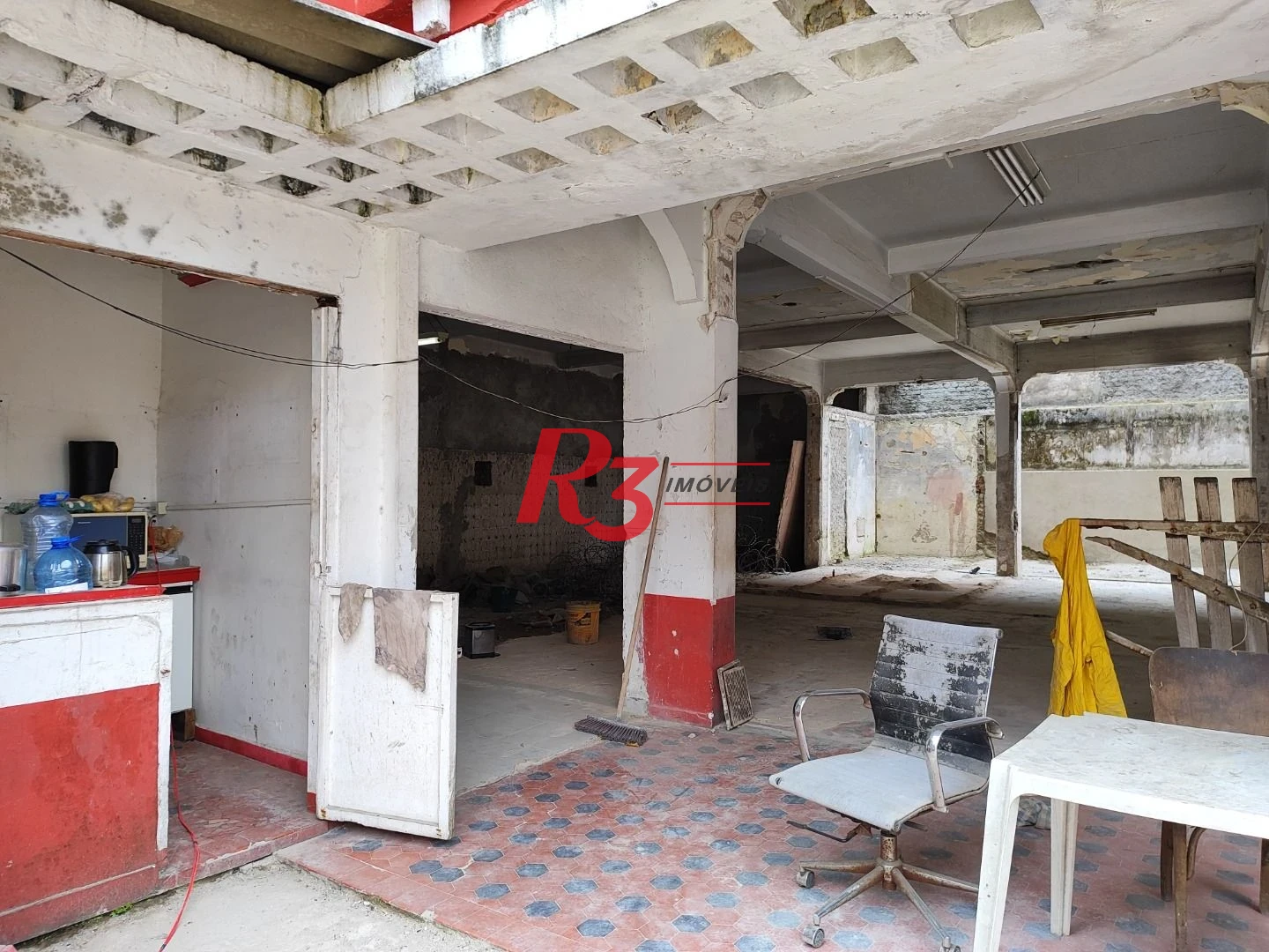R3 REAL ESTATE ALUGA PARA FINS COMERCIAIS! Sobrado com 1864 m² por R$ 45.000/mês - Paquetá - Santos/SP